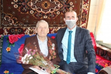 Вручение юбилейных медалей "75 лет Победы в Великой Отечественной войне 1941-1945 гг." ветеранам Раздольненского сельсовета. 